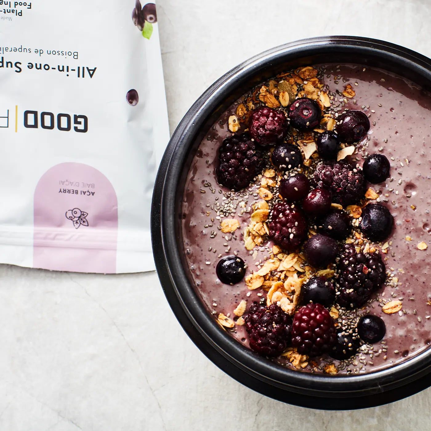 Halloween Smoothie Bowl with Activated Charcoal and Berries - Good Protein